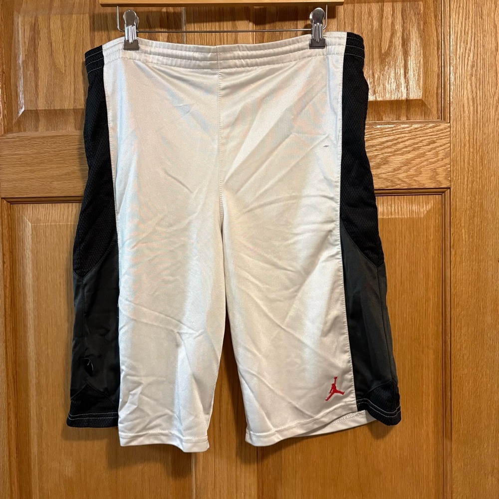 Vintage Y2K 2000’s Nike Jumpman Michael Jordan Shorts White Black Men’s XL 34”